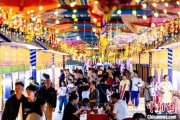 你梦见谁宁夏银川：非遗焰火迎端午 市民“粽”享夏日时光